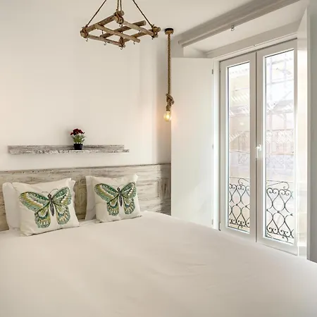 Downtown Modern By Homing Daire