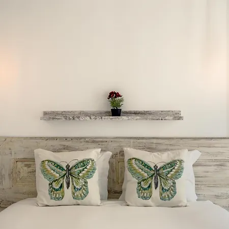 Downtown Modern By Homing Daire