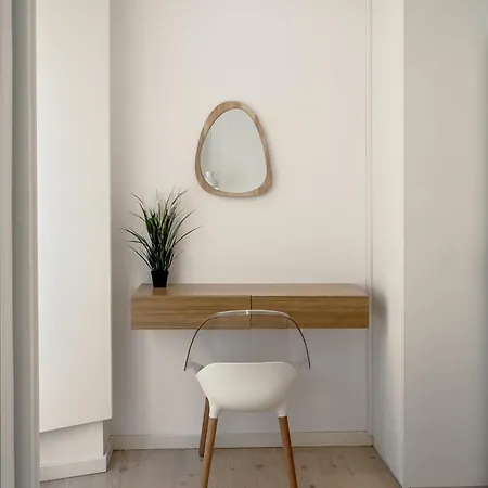 Downtown Modern By Homing Daire *