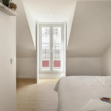 Downtown Modern By Homing Daire *