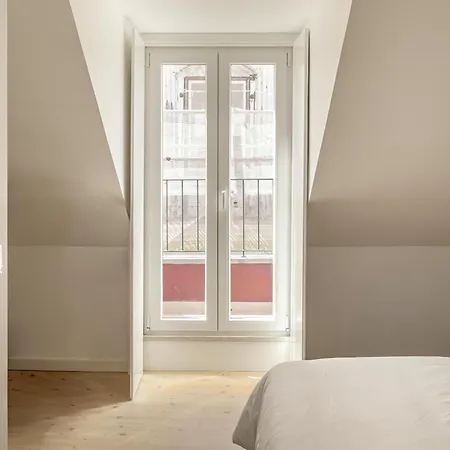 Downtown Modern By Homing Daire *